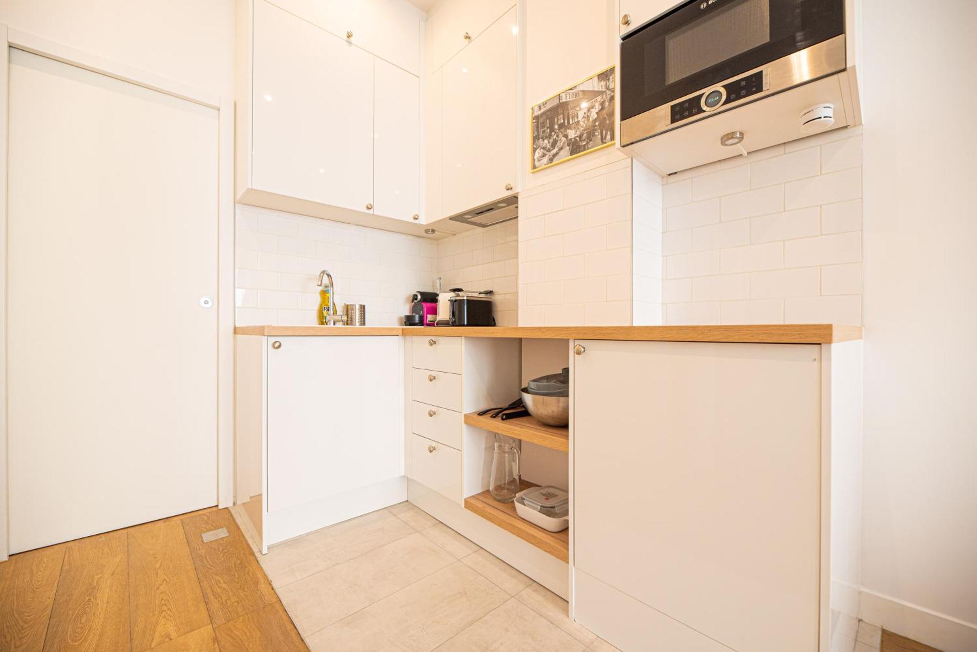 Beautiful In Saint Germain Des Pres Apartment